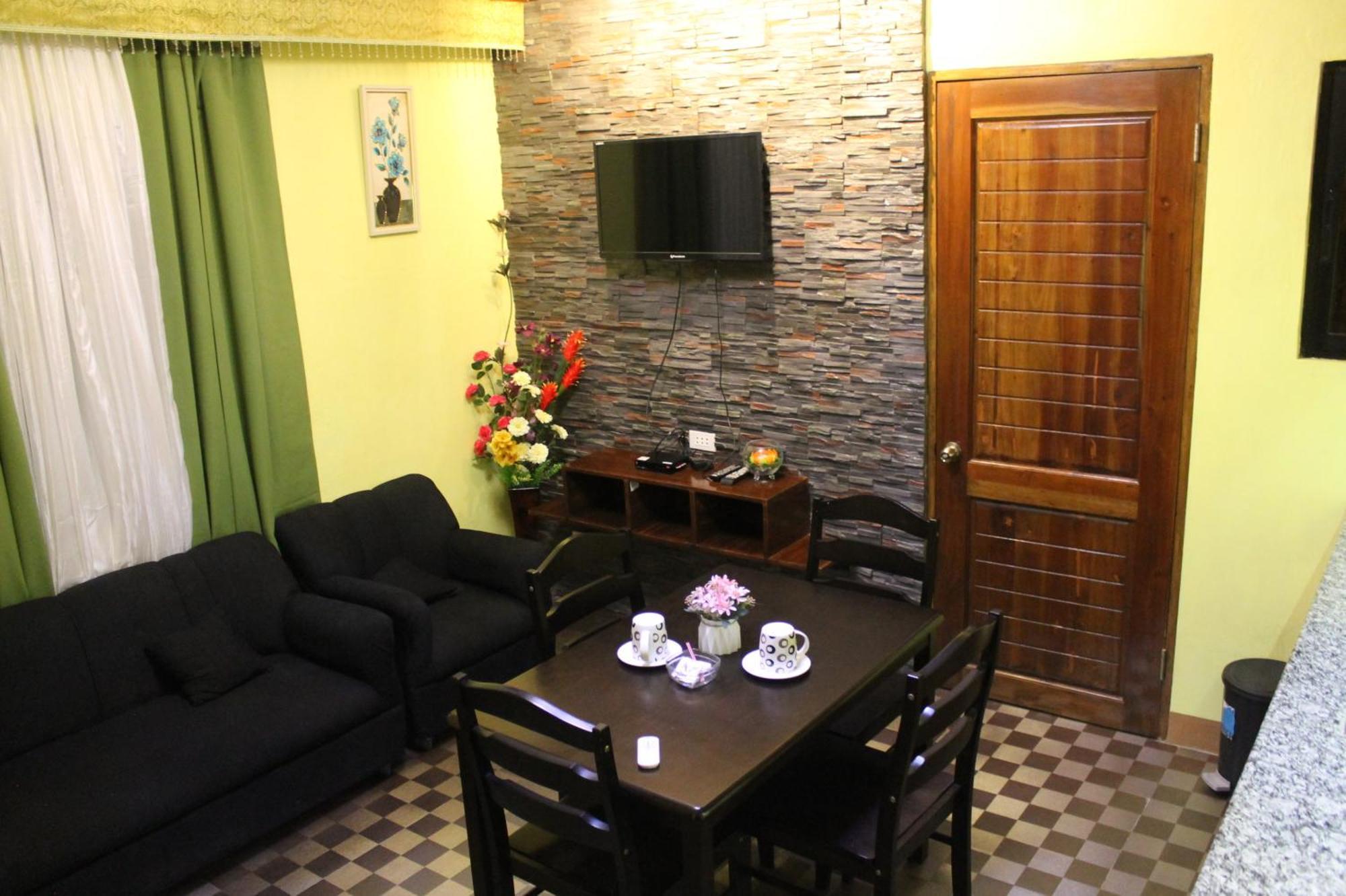 Kojie Guest House Moalboal Esterno foto